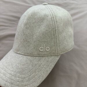 ALO Yoga Prestige off-duty Cap Cream